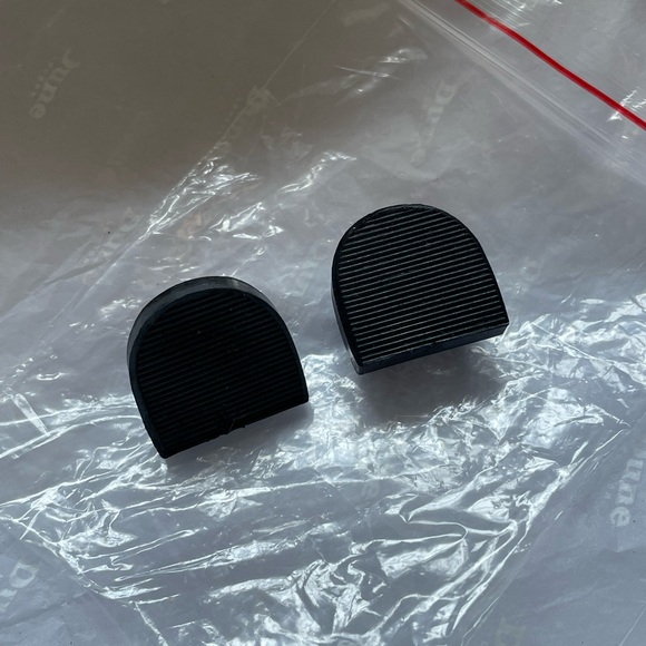 DUNE of London classic burgundy patent Mary Jane heels. - Picture 14 of 16